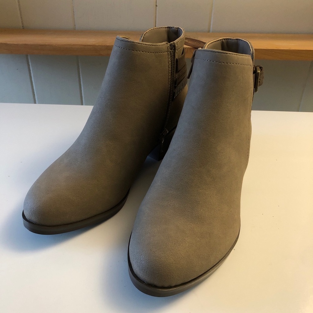 Market & Spruce Tan Pointy Toe Low Heel Women’s size 6 Booties